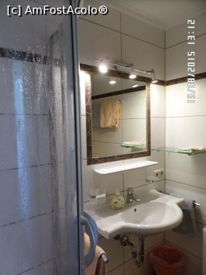 [P25] Baia cu cabină de duș » foto by Alina53
 - 
<span class="allrVoted glyphicon glyphicon-heart hidden" id="av730086"></span>
<a class="m-l-10 hidden" id="sv730086" onclick="voting_Foto_DelVot(,730086,20171)" role="button">șterge vot <span class="glyphicon glyphicon-remove"></span></a>
<a id="v9730086" class=" c-red"  onclick="voting_Foto_SetVot(730086)" role="button"><span class="glyphicon glyphicon-heart-empty"></span> <b>LIKE</b> = Votează poza</a> <img class="hidden"  id="f730086W9" src="/imagini/loader.gif" border="0" /><span class="AjErrMes hidden" id="e730086ErM"></span>