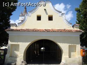 [P03] Ne aflăm la intrarea în coridorul boltit de acces care avea să ne conducă în curtea bisericii fortificate. » foto by Floryn81
 - 
<span class="allrVoted glyphicon glyphicon-heart hidden" id="av730630"></span>
<a class="m-l-10 hidden" id="sv730630" onclick="voting_Foto_DelVot(,730630,20177)" role="button">șterge vot <span class="glyphicon glyphicon-remove"></span></a>
<a id="v9730630" class=" c-red"  onclick="voting_Foto_SetVot(730630)" role="button"><span class="glyphicon glyphicon-heart-empty"></span> <b>LIKE</b> = Votează poza</a> <img class="hidden"  id="f730630W9" src="/imagini/loader.gif" border="0" /><span class="AjErrMes hidden" id="e730630ErM"></span>