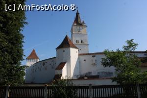 [P02] Hărman, Biserica Evanghelică Fortificată, Turnul de Vest în plan secund și Turnul de Sud-Vest în prim plan » foto by mprofeanu
 - 
<span class="allrVoted glyphicon glyphicon-heart hidden" id="av1414253"></span>
<a class="m-l-10 hidden" id="sv1414253" onclick="voting_Foto_DelVot(,1414253,20177)" role="button">șterge vot <span class="glyphicon glyphicon-remove"></span></a>
<a id="v91414253" class=" c-red"  onclick="voting_Foto_SetVot(1414253)" role="button"><span class="glyphicon glyphicon-heart-empty"></span> <b>LIKE</b> = Votează poza</a> <img class="hidden"  id="f1414253W9" src="/imagini/loader.gif" border="0" /><span class="AjErrMes hidden" id="e1414253ErM"></span>