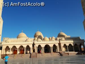 [P12] Intrarea în moscheea Al Mina » foto by marsus
 - 
<span class="allrVoted glyphicon glyphicon-heart hidden" id="av1111185"></span>
<a class="m-l-10 hidden" id="sv1111185" onclick="voting_Foto_DelVot(,1111185,20178)" role="button">șterge vot <span class="glyphicon glyphicon-remove"></span></a>
<a id="v91111185" class=" c-red"  onclick="voting_Foto_SetVot(1111185)" role="button"><span class="glyphicon glyphicon-heart-empty"></span> <b>LIKE</b> = Votează poza</a> <img class="hidden"  id="f1111185W9" src="/imagini/loader.gif" border="0" /><span class="AjErrMes hidden" id="e1111185ErM"></span>