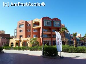 [P04] Clădirile de locuințe din interiorul zonei Hurghada Marina » foto by marsus
 - 
<span class="allrVoted glyphicon glyphicon-heart hidden" id="av1111167"></span>
<a class="m-l-10 hidden" id="sv1111167" onclick="voting_Foto_DelVot(,1111167,20178)" role="button">șterge vot <span class="glyphicon glyphicon-remove"></span></a>
<a id="v91111167" class=" c-red"  onclick="voting_Foto_SetVot(1111167)" role="button"><span class="glyphicon glyphicon-heart-empty"></span> <b>LIKE</b> = Votează poza</a> <img class="hidden"  id="f1111167W9" src="/imagini/loader.gif" border="0" /><span class="AjErrMes hidden" id="e1111167ErM"></span>