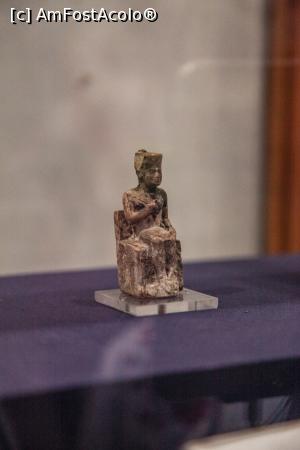 [P24] Singura statuie a lui Cheops, fondatorul Marii Piramide din Giza-este si una din cele mai mici statui din muzeu...  » foto by Alina Roxana
 - 
<span class="allrVoted glyphicon glyphicon-heart hidden" id="av1047447"></span>
<a class="m-l-10 hidden" id="sv1047447" onclick="voting_Foto_DelVot(,1047447,20178)" role="button">șterge vot <span class="glyphicon glyphicon-remove"></span></a>
<a id="v91047447" class=" c-red"  onclick="voting_Foto_SetVot(1047447)" role="button"><span class="glyphicon glyphicon-heart-empty"></span> <b>LIKE</b> = Votează poza</a> <img class="hidden"  id="f1047447W9" src="/imagini/loader.gif" border="0" /><span class="AjErrMes hidden" id="e1047447ErM"></span>