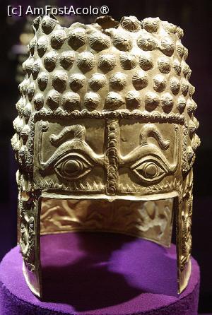 [P10] În sala dedicată Patrimoniului Recuperat, reproducerea coifului de la Coţofenesti- Princely Helmet » foto by Michi
 - 
<span class="allrVoted glyphicon glyphicon-heart hidden" id="av1526082"></span>
<a class="m-l-10 hidden" id="sv1526082" onclick="voting_Foto_DelVot(,1526082,20188)" role="button">șterge vot <span class="glyphicon glyphicon-remove"></span></a>
<a id="v91526082" class=" c-red"  onclick="voting_Foto_SetVot(1526082)" role="button"><span class="glyphicon glyphicon-heart-empty"></span> <b>LIKE</b> = Votează poza</a> <img class="hidden"  id="f1526082W9" src="/imagini/loader.gif" border="0" /><span class="AjErrMes hidden" id="e1526082ErM"></span>