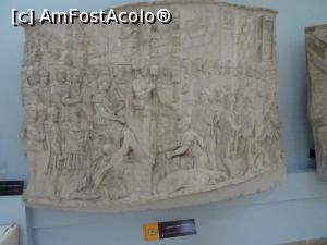 [P19] Capitularea regelui Decebal - Columna lui Traian.  » foto by tata123 🔱
 - 
<span class="allrVoted glyphicon glyphicon-heart hidden" id="av1048863"></span>
<a class="m-l-10 hidden" id="sv1048863" onclick="voting_Foto_DelVot(,1048863,20188)" role="button">șterge vot <span class="glyphicon glyphicon-remove"></span></a>
<a id="v91048863" class=" c-red"  onclick="voting_Foto_SetVot(1048863)" role="button"><span class="glyphicon glyphicon-heart-empty"></span> <b>LIKE</b> = Votează poza</a> <img class="hidden"  id="f1048863W9" src="/imagini/loader.gif" border="0" /><span class="AjErrMes hidden" id="e1048863ErM"></span>