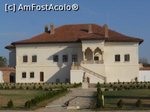 [P03] Potlogi - Ansamblul Brâncovenesc. Palatul domnesc. » foto by iulianic
 - 
<span class="allrVoted glyphicon glyphicon-heart hidden" id="av1390186"></span>
<a class="m-l-10 hidden" id="sv1390186" onclick="voting_Foto_DelVot(,1390186,20192)" role="button">șterge vot <span class="glyphicon glyphicon-remove"></span></a>
<a id="v91390186" class=" c-red"  onclick="voting_Foto_SetVot(1390186)" role="button"><span class="glyphicon glyphicon-heart-empty"></span> <b>LIKE</b> = Votează poza</a> <img class="hidden"  id="f1390186W9" src="/imagini/loader.gif" border="0" /><span class="AjErrMes hidden" id="e1390186ErM"></span>