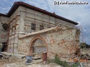 [P06] Potlogi - Palatul brâncovenesc şi zidul despărţitor al curţii.  » foto by iulianic
 - 
<span class="allrVoted glyphicon glyphicon-heart hidden" id="av645215"></span>
<a class="m-l-10 hidden" id="sv645215" onclick="voting_Foto_DelVot(,645215,20192)" role="button">șterge vot <span class="glyphicon glyphicon-remove"></span></a>
<a id="v9645215" class=" c-red"  onclick="voting_Foto_SetVot(645215)" role="button"><span class="glyphicon glyphicon-heart-empty"></span> <b>LIKE</b> = Votează poza</a> <img class="hidden"  id="f645215W9" src="/imagini/loader.gif" border="0" /><span class="AjErrMes hidden" id="e645215ErM"></span>