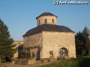 [P13] Cuhnea domnească. Se spune că această clădire servea drept bucătărie, iar partea de sus, cupola ajuta la ridicarea fumului în sus.  » foto by amalia80
 - 
<span class="allrVoted glyphicon glyphicon-heart hidden" id="av650826"></span>
<a class="m-l-10 hidden" id="sv650826" onclick="voting_Foto_DelVot(,650826,20256)" role="button">șterge vot <span class="glyphicon glyphicon-remove"></span></a>
<a id="v9650826" class=" c-red"  onclick="voting_Foto_SetVot(650826)" role="button"><span class="glyphicon glyphicon-heart-empty"></span> <b>LIKE</b> = Votează poza</a> <img class="hidden"  id="f650826W9" src="/imagini/loader.gif" border="0" /><span class="AjErrMes hidden" id="e650826ErM"></span>