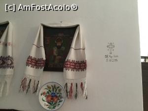 [P36] Casa Traditiilor, Ieud - Nu am intrebat despre ce este vorba deoarece am mai intalnit asta, pe perete este trecuta data la care locuinta a fost sfiintita, asadar traditiile si credinta sunt pastrate cu sfintenie.  » foto by mishu
 - 
<span class="allrVoted glyphicon glyphicon-heart hidden" id="av902432"></span>
<a class="m-l-10 hidden" id="sv902432" onclick="voting_Foto_DelVot(,902432,20293)" role="button">șterge vot <span class="glyphicon glyphicon-remove"></span></a>
<a id="v9902432" class=" c-red"  onclick="voting_Foto_SetVot(902432)" role="button"><span class="glyphicon glyphicon-heart-empty"></span> <b>LIKE</b> = Votează poza</a> <img class="hidden"  id="f902432W9" src="/imagini/loader.gif" border="0" /><span class="AjErrMes hidden" id="e902432ErM"></span>