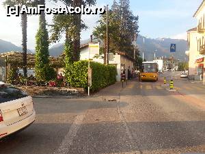 [P01] Clädirea principala si terasa in stinga. Bus-ul cu care puteti ajunge are statie chiar in fata restuarant-ului.  » foto by Michaell
 - 
<span class="allrVoted glyphicon glyphicon-heart hidden" id="av745218"></span>
<a class="m-l-10 hidden" id="sv745218" onclick="voting_Foto_DelVot(,745218,20353)" role="button">șterge vot <span class="glyphicon glyphicon-remove"></span></a>
<a id="v9745218" class=" c-red"  onclick="voting_Foto_SetVot(745218)" role="button"><span class="glyphicon glyphicon-heart-empty"></span> <b>LIKE</b> = Votează poza</a> <img class="hidden"  id="f745218W9" src="/imagini/loader.gif" border="0" /><span class="AjErrMes hidden" id="e745218ErM"></span>