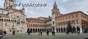 [P36] Modena, Piazza Grande, Palazzo Comunale cu Preda Ringadora în colțul stâng, Statuia La Bonissima pe colțul drept și Duomo » foto by mprofeanu
 - 
<span class="allrVoted glyphicon glyphicon-heart hidden" id="av1347681"></span>
<a class="m-l-10 hidden" id="sv1347681" onclick="voting_Foto_DelVot(,1347681,20366)" role="button">șterge vot <span class="glyphicon glyphicon-remove"></span></a>
<a id="v91347681" class=" c-red"  onclick="voting_Foto_SetVot(1347681)" role="button"><span class="glyphicon glyphicon-heart-empty"></span> <b>LIKE</b> = Votează poza</a> <img class="hidden"  id="f1347681W9" src="/imagini/loader.gif" border="0" /><span class="AjErrMes hidden" id="e1347681ErM"></span>