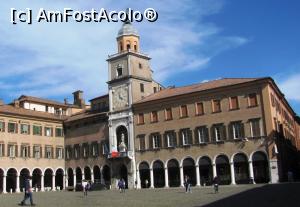 [P05] Palazzo Comunale. Daca mariti imaginea veti vedea in stanga cladirii La Preda Ringadora, masa din marmura, si in dreapta palatului, pe colt, statueta La Bonissima » foto by Radu Tudoran
 - 
<span class="allrVoted glyphicon glyphicon-heart hidden" id="av748405"></span>
<a class="m-l-10 hidden" id="sv748405" onclick="voting_Foto_DelVot(,748405,20366)" role="button">șterge vot <span class="glyphicon glyphicon-remove"></span></a>
<a id="v9748405" class=" c-red"  onclick="voting_Foto_SetVot(748405)" role="button"><span class="glyphicon glyphicon-heart-empty"></span> <b>LIKE</b> = Votează poza</a> <img class="hidden"  id="f748405W9" src="/imagini/loader.gif" border="0" /><span class="AjErrMes hidden" id="e748405ErM"></span>