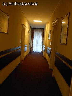 [P03] Hotel Panoramic - Râmnicu Vâlcea. Holul etajului 1. » foto by iulianic
 - 
<span class="allrVoted glyphicon glyphicon-heart hidden" id="av1252570"></span>
<a class="m-l-10 hidden" id="sv1252570" onclick="voting_Foto_DelVot(,1252570,20395)" role="button">șterge vot <span class="glyphicon glyphicon-remove"></span></a>
<a id="v91252570" class=" c-red"  onclick="voting_Foto_SetVot(1252570)" role="button"><span class="glyphicon glyphicon-heart-empty"></span> <b>LIKE</b> = Votează poza</a> <img class="hidden"  id="f1252570W9" src="/imagini/loader.gif" border="0" /><span class="AjErrMes hidden" id="e1252570ErM"></span>