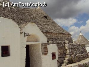 [P27] Trullo siamese, unul dintre cele mai vechi (daca nu cel mai vechi) din Alberobello.  » foto by Carmen Ion
 - 
<span class="allrVoted glyphicon glyphicon-heart hidden" id="av753999"></span>
<a class="m-l-10 hidden" id="sv753999" onclick="voting_Foto_DelVot(,753999,20469)" role="button">șterge vot <span class="glyphicon glyphicon-remove"></span></a>
<a id="v9753999" class=" c-red"  onclick="voting_Foto_SetVot(753999)" role="button"><span class="glyphicon glyphicon-heart-empty"></span> <b>LIKE</b> = Votează poza</a> <img class="hidden"  id="f753999W9" src="/imagini/loader.gif" border="0" /><span class="AjErrMes hidden" id="e753999ErM"></span>