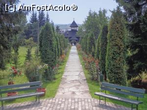 [P01] Mănăstirea Sfântul Prooroc Ilie din Toplița :poarta principală de intrare și aleea de acces spre mănăstire » foto by mariana.olaru
 - 
<span class="allrVoted glyphicon glyphicon-heart hidden" id="av762902"></span>
<a class="m-l-10 hidden" id="sv762902" onclick="voting_Foto_DelVot(,762902,20563)" role="button">șterge vot <span class="glyphicon glyphicon-remove"></span></a>
<a id="v9762902" class=" c-red"  onclick="voting_Foto_SetVot(762902)" role="button"><span class="glyphicon glyphicon-heart-empty"></span> <b>LIKE</b> = Votează poza</a> <img class="hidden"  id="f762902W9" src="/imagini/loader.gif" border="0" /><span class="AjErrMes hidden" id="e762902ErM"></span>