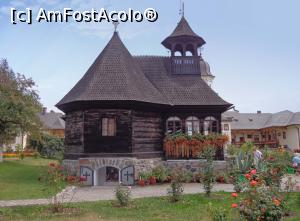 [P29] Mănăstirea Sfântul Prooroc Ilie din Toplița :Biserica veche. în stânga jos se zărește intrarea în cripta familiei Patriarhului.  » foto by mariana.olaru
 - 
<span class="allrVoted glyphicon glyphicon-heart hidden" id="av762994"></span>
<a class="m-l-10 hidden" id="sv762994" onclick="voting_Foto_DelVot(,762994,20563)" role="button">șterge vot <span class="glyphicon glyphicon-remove"></span></a>
<a id="v9762994" class=" c-red"  onclick="voting_Foto_SetVot(762994)" role="button"><span class="glyphicon glyphicon-heart-empty"></span> <b>LIKE</b> = Votează poza</a> <img class="hidden"  id="f762994W9" src="/imagini/loader.gif" border="0" /><span class="AjErrMes hidden" id="e762994ErM"></span>