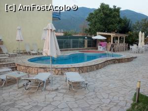 [P24] Piscina are sectiune pentru copii, spre pool bar, si sectiune pentru adulti cu adancimea apei pana la 1,70 m.  » foto by theo63
 - 
<span class="allrVoted glyphicon glyphicon-heart hidden" id="av775312"></span>
<a class="m-l-10 hidden" id="sv775312" onclick="voting_Foto_DelVot(,775312,20607)" role="button">șterge vot <span class="glyphicon glyphicon-remove"></span></a>
<a id="v9775312" class=" c-red"  onclick="voting_Foto_SetVot(775312)" role="button"><span class="glyphicon glyphicon-heart-empty"></span> <b>LIKE</b> = Votează poza</a> <img class="hidden"  id="f775312W9" src="/imagini/loader.gif" border="0" /><span class="AjErrMes hidden" id="e775312ErM"></span>