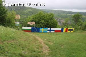 [P32] Peștera Orlova Chuka, Este expus și tricolorul românesc, loc de belvedere asupra Canionului Rusenski Lom » foto by mprofeanu
 - 
<span class="allrVoted glyphicon glyphicon-heart hidden" id="av1244883"></span>
<a class="m-l-10 hidden" id="sv1244883" onclick="voting_Foto_DelVot(,1244883,20656)" role="button">șterge vot <span class="glyphicon glyphicon-remove"></span></a>
<a id="v91244883" class=" c-red"  onclick="voting_Foto_SetVot(1244883)" role="button"><span class="glyphicon glyphicon-heart-empty"></span> <b>LIKE</b> = Votează poza</a> <img class="hidden"  id="f1244883W9" src="/imagini/loader.gif" border="0" /><span class="AjErrMes hidden" id="e1244883ErM"></span>