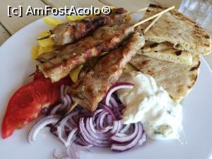 [P32] Souvlaki de porc » foto by crismis
 - 
<span class="allrVoted glyphicon glyphicon-heart hidden" id="av1047169"></span>
<a class="m-l-10 hidden" id="sv1047169" onclick="voting_Foto_DelVot(,1047169,20726)" role="button">șterge vot <span class="glyphicon glyphicon-remove"></span></a>
<a id="v91047169" class=" c-red"  onclick="voting_Foto_SetVot(1047169)" role="button"><span class="glyphicon glyphicon-heart-empty"></span> <b>LIKE</b> = Votează poza</a> <img class="hidden"  id="f1047169W9" src="/imagini/loader.gif" border="0" /><span class="AjErrMes hidden" id="e1047169ErM"></span>