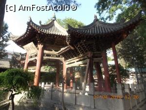 [P54] Xi'an, Marea Moschee, Pavilionul Phoenix gata de zbor, curtea a patra » foto by mprofeanu
 - 
<span class="allrVoted glyphicon glyphicon-heart hidden" id="av776313"></span>
<a class="m-l-10 hidden" id="sv776313" onclick="voting_Foto_DelVot(,776313,20766)" role="button">șterge vot <span class="glyphicon glyphicon-remove"></span></a>
<a id="v9776313" class=" c-red"  onclick="voting_Foto_SetVot(776313)" role="button"><span class="glyphicon glyphicon-heart-empty"></span> <b>LIKE</b> = Votează poza</a> <img class="hidden"  id="f776313W9" src="/imagini/loader.gif" border="0" /><span class="AjErrMes hidden" id="e776313ErM"></span>