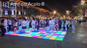 [P37] Pe fiecare parte a strazii pietonale, exista ,,Calea Pianului”, lunga de 100 m. Cand turistii pasesc pe „clapele pianului”, banda LED isi va schimba culoarea si se va auzi o melodie placuta. » foto by geani anto
 - 
<span class="allrVoted glyphicon glyphicon-heart hidden" id="av1503913"></span>
<a class="m-l-10 hidden" id="sv1503913" onclick="voting_Foto_DelVot(,1503913,20766)" role="button">șterge vot <span class="glyphicon glyphicon-remove"></span></a>
<a id="v91503913" class=" c-red"  onclick="voting_Foto_SetVot(1503913)" role="button"><span class="glyphicon glyphicon-heart-empty"></span> <b>LIKE</b> = Votează poza</a> <img class="hidden"  id="f1503913W9" src="/imagini/loader.gif" border="0" /><span class="AjErrMes hidden" id="e1503913ErM"></span>