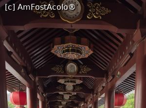 [P16] De-a lungul coridorului, in partea de sus, sunt afisate placi de portelan, numite „Sute de Frumuseti”, ce prezinta, pe o parte, picturi reprezentand diverse activitati din viata femeilor si pe cealalta parte, poezii, avand legatura cu imagiile de pe fata placii. » foto by geani anto
 - 
<span class="allrVoted glyphicon glyphicon-heart hidden" id="av1505532"></span>
<a class="m-l-10 hidden" id="sv1505532" onclick="voting_Foto_DelVot(,1505532,20766)" role="button">șterge vot <span class="glyphicon glyphicon-remove"></span></a>
<a id="v91505532" class=" c-red"  onclick="voting_Foto_SetVot(1505532)" role="button"><span class="glyphicon glyphicon-heart-empty"></span> <b>LIKE</b> = Votează poza</a> <img class="hidden"  id="f1505532W9" src="/imagini/loader.gif" border="0" /><span class="AjErrMes hidden" id="e1505532ErM"></span>