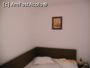 [P09] deasupra patului este un tablou, iar langa pat se vede noptiera » foto by zlatna
 - 
<span class="allrVoted glyphicon glyphicon-heart hidden" id="av777235"></span>
<a class="m-l-10 hidden" id="sv777235" onclick="voting_Foto_DelVot(,777235,20784)" role="button">șterge vot <span class="glyphicon glyphicon-remove"></span></a>
<a id="v9777235" class=" c-red"  onclick="voting_Foto_SetVot(777235)" role="button"><span class="glyphicon glyphicon-heart-empty"></span> <b>LIKE</b> = Votează poza</a> <img class="hidden"  id="f777235W9" src="/imagini/loader.gif" border="0" /><span class="AjErrMes hidden" id="e777235ErM"></span>
