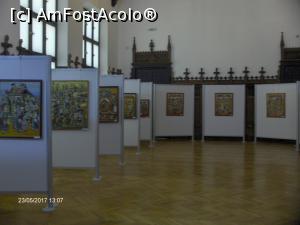 [P32] Tablouri în expoziția “Lumea lui Măric” » foto by Mitica49
 - 
<span class="allrVoted glyphicon glyphicon-heart hidden" id="av921271"></span>
<a class="m-l-10 hidden" id="sv921271" onclick="voting_Foto_DelVot(,921271,20792)" role="button">șterge vot <span class="glyphicon glyphicon-remove"></span></a>
<a id="v9921271" class=" c-red"  onclick="voting_Foto_SetVot(921271)" role="button"><span class="glyphicon glyphicon-heart-empty"></span> <b>LIKE</b> = Votează poza</a> <img class="hidden"  id="f921271W9" src="/imagini/loader.gif" border="0" /><span class="AjErrMes hidden" id="e921271ErM"></span>