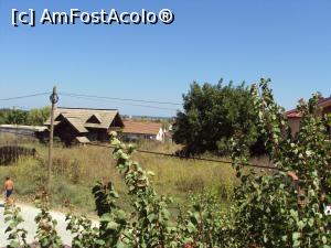 [P26] Vedere din balcon: atmosferă rurală idilică.  » foto by Carmen Ion
 - 
<span class="allrVoted glyphicon glyphicon-heart hidden" id="av778290"></span>
<a class="m-l-10 hidden" id="sv778290" onclick="voting_Foto_DelVot(,778290,20808)" role="button">șterge vot <span class="glyphicon glyphicon-remove"></span></a>
<a id="v9778290" class=" c-red"  onclick="voting_Foto_SetVot(778290)" role="button"><span class="glyphicon glyphicon-heart-empty"></span> <b>LIKE</b> = Votează poza</a> <img class="hidden"  id="f778290W9" src="/imagini/loader.gif" border="0" /><span class="AjErrMes hidden" id="e778290ErM"></span>