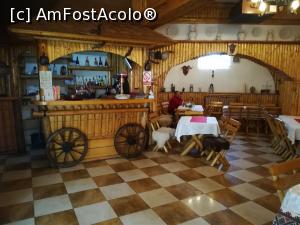 P05 [JUL-2019] Rucăr, Restaurantul Casa Rucăreană, Barul bine aprovizionat