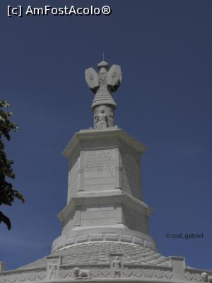 [P14] Trofeul roman original din poza încărcată anterior este reprodus în vârful monumentului: dacă măriţi, observaţi că statuia nu are cap deoarece nici originalul din muzeu nu-l are - reproducerea e fidelă şi arhitectul nu a pus de la el. » foto by cod_gabriel
 - 
<span class="allrVoted glyphicon glyphicon-heart hidden" id="av861787"></span>
<a class="m-l-10 hidden" id="sv861787" onclick="voting_Foto_DelVot(,861787,20825)" role="button">șterge vot <span class="glyphicon glyphicon-remove"></span></a>
<a id="v9861787" class=" c-red"  onclick="voting_Foto_SetVot(861787)" role="button"><span class="glyphicon glyphicon-heart-empty"></span> <b>LIKE</b> = Votează poza</a> <img class="hidden"  id="f861787W9" src="/imagini/loader.gif" border="0" /><span class="AjErrMes hidden" id="e861787ErM"></span>