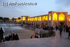 [P87] Isfahan, Podul Khajou, pe înserat și apa pe care iranienii o priveau la nesfârșit...  » foto by mprofeanu
 - 
<span class="allrVoted glyphicon glyphicon-heart hidden" id="av852286"></span>
<a class="m-l-10 hidden" id="sv852286" onclick="voting_Foto_DelVot(,852286,20993)" role="button">șterge vot <span class="glyphicon glyphicon-remove"></span></a>
<a id="v9852286" class=" c-red"  onclick="voting_Foto_SetVot(852286)" role="button"><span class="glyphicon glyphicon-heart-empty"></span> <b>LIKE</b> = Votează poza</a> <img class="hidden"  id="f852286W9" src="/imagini/loader.gif" border="0" /><span class="AjErrMes hidden" id="e852286ErM"></span>