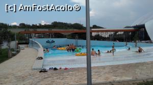 [P12] Aquapark Nymphaea Oradea - bazinul cu valuri, într-un moment când mecanismul de producere a valurilor era pornit.  » foto by bogumil
 - 
<span class="allrVoted glyphicon glyphicon-heart hidden" id="av788798"></span>
<a class="m-l-10 hidden" id="sv788798" onclick="voting_Foto_DelVot(,788798,21004)" role="button">șterge vot <span class="glyphicon glyphicon-remove"></span></a>
<a id="v9788798" class=" c-red"  onclick="voting_Foto_SetVot(788798)" role="button"><span class="glyphicon glyphicon-heart-empty"></span> <b>LIKE</b> = Votează poza</a> <img class="hidden"  id="f788798W9" src="/imagini/loader.gif" border="0" /><span class="AjErrMes hidden" id="e788798ErM"></span>