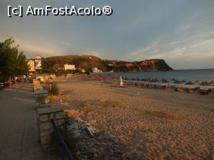 [P10] Plaja și faleza din fața hotelului din Himare.  » foto by dognean
 - 
<span class="allrVoted glyphicon glyphicon-heart hidden" id="av881626"></span>
<a class="m-l-10 hidden" id="sv881626" onclick="voting_Foto_DelVot(,881626,21005)" role="button">șterge vot <span class="glyphicon glyphicon-remove"></span></a>
<a id="v9881626" class=" c-red"  onclick="voting_Foto_SetVot(881626)" role="button"><span class="glyphicon glyphicon-heart-empty"></span> <b>LIKE</b> = Votează poza</a> <img class="hidden"  id="f881626W9" src="/imagini/loader.gif" border="0" /><span class="AjErrMes hidden" id="e881626ErM"></span>