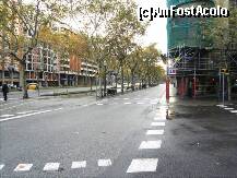 [P45] O strada tipica din Eixample. Cred ca s-ar putea sa fie Avinguda Diagonal. O strada mare pe centru, si inca doua strazi mici pe laterale. Trotuare, pe centru si rute pentru biciclisti. » foto by TraianS
 - 
<span class="allrVoted glyphicon glyphicon-heart hidden" id="av279667"></span>
<a class="m-l-10 hidden" id="sv279667" onclick="voting_Foto_DelVot(,279667,21008)" role="button">șterge vot <span class="glyphicon glyphicon-remove"></span></a>
<a id="v9279667" class=" c-red"  onclick="voting_Foto_SetVot(279667)" role="button"><span class="glyphicon glyphicon-heart-empty"></span> <b>LIKE</b> = Votează poza</a> <img class="hidden"  id="f279667W9" src="/imagini/loader.gif" border="0" /><span class="AjErrMes hidden" id="e279667ErM"></span>