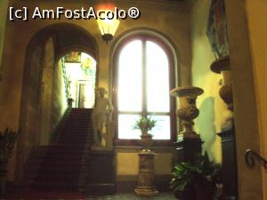 [P50] Palazzo Viti - holul de intrare.  » foto by Carmen Ion
 - 
<span class="allrVoted glyphicon glyphicon-heart hidden" id="av812072"></span>
<a class="m-l-10 hidden" id="sv812072" onclick="voting_Foto_DelVot(,812072,21018)" role="button">șterge vot <span class="glyphicon glyphicon-remove"></span></a>
<a id="v9812072" class=" c-red"  onclick="voting_Foto_SetVot(812072)" role="button"><span class="glyphicon glyphicon-heart-empty"></span> <b>LIKE</b> = Votează poza</a> <img class="hidden"  id="f812072W9" src="/imagini/loader.gif" border="0" /><span class="AjErrMes hidden" id="e812072ErM"></span>