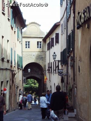 [P60] Spre Porta Fiorentina.  » foto by Carmen Ion
 - 
<span class="allrVoted glyphicon glyphicon-heart hidden" id="av812089"></span>
<a class="m-l-10 hidden" id="sv812089" onclick="voting_Foto_DelVot(,812089,21018)" role="button">șterge vot <span class="glyphicon glyphicon-remove"></span></a>
<a id="v9812089" class=" c-red"  onclick="voting_Foto_SetVot(812089)" role="button"><span class="glyphicon glyphicon-heart-empty"></span> <b>LIKE</b> = Votează poza</a> <img class="hidden"  id="f812089W9" src="/imagini/loader.gif" border="0" /><span class="AjErrMes hidden" id="e812089ErM"></span>