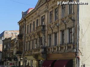 [P04] Intrarea în Centrul Vechi pe strada Franceză. Clădirea a cunoscut zile mai bune. Acum însă este mai admirată decît era în anii 90, ca rezultat al reamenajării centrului şi al introducerii autobuzului turistic prin zonă.  » foto by abancor
 - 
<span class="allrVoted glyphicon glyphicon-heart hidden" id="av365714"></span>
<a class="m-l-10 hidden" id="sv365714" onclick="voting_Foto_DelVot(,365714,21034)" role="button">șterge vot <span class="glyphicon glyphicon-remove"></span></a>
<a id="v9365714" class=" c-red"  onclick="voting_Foto_SetVot(365714)" role="button"><span class="glyphicon glyphicon-heart-empty"></span> <b>LIKE</b> = Votează poza</a> <img class="hidden"  id="f365714W9" src="/imagini/loader.gif" border="0" /><span class="AjErrMes hidden" id="e365714ErM"></span>