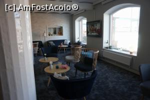 [P29] Sala de relaxare, lângă sala de mese, unde se poate servi cafeaua sau ceaiul.  » foto by Utube
 - 
<span class="allrVoted glyphicon glyphicon-heart hidden" id="av793244"></span>
<a class="m-l-10 hidden" id="sv793244" onclick="voting_Foto_DelVot(,793244,21076)" role="button">șterge vot <span class="glyphicon glyphicon-remove"></span></a>
<a id="v9793244" class=" c-red"  onclick="voting_Foto_SetVot(793244)" role="button"><span class="glyphicon glyphicon-heart-empty"></span> <b>LIKE</b> = Votează poza</a> <img class="hidden"  id="f793244W9" src="/imagini/loader.gif" border="0" /><span class="AjErrMes hidden" id="e793244ErM"></span>