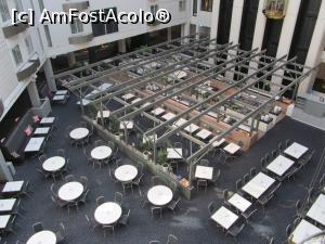 [P12] O parte din restaurantul Atrium cu acoperiș de sticlă, format de corpurile hotelului- foarte frumos se vedea de pe holurile deschise ale hotelului » foto by Aurici
 - 
<span class="allrVoted glyphicon glyphicon-heart hidden" id="av793328"></span>
<a class="m-l-10 hidden" id="sv793328" onclick="voting_Foto_DelVot(,793328,21080)" role="button">șterge vot <span class="glyphicon glyphicon-remove"></span></a>
<a id="v9793328" class=" c-red"  onclick="voting_Foto_SetVot(793328)" role="button"><span class="glyphicon glyphicon-heart-empty"></span> <b>LIKE</b> = Votează poza</a> <img class="hidden"  id="f793328W9" src="/imagini/loader.gif" border="0" /><span class="AjErrMes hidden" id="e793328ErM"></span>