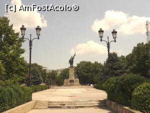 [P09] Monumentul Eroilor din Piața Victoriei - Caracal.  » foto by tata123 🔱
 - 
<span class="allrVoted glyphicon glyphicon-heart hidden" id="av1083961"></span>
<a class="m-l-10 hidden" id="sv1083961" onclick="voting_Foto_DelVot(,1083961,21093)" role="button">șterge vot <span class="glyphicon glyphicon-remove"></span></a>
<a id="v91083961" class=" c-red"  onclick="voting_Foto_SetVot(1083961)" role="button"><span class="glyphicon glyphicon-heart-empty"></span> <b>LIKE</b> = Votează poza</a> <img class="hidden"  id="f1083961W9" src="/imagini/loader.gif" border="0" /><span class="AjErrMes hidden" id="e1083961ErM"></span>