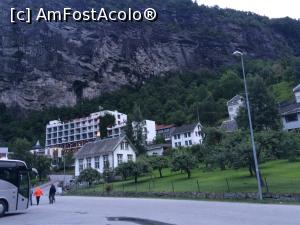 [P07] Hotelul Geiranger la întoarcerea de la prima rundă de plimbare. Cred ca era trecut de 10 noaptea aici.  » foto by Aurici
 - 
<span class="allrVoted glyphicon glyphicon-heart hidden" id="av795342"></span>
<a class="m-l-10 hidden" id="sv795342" onclick="voting_Foto_DelVot(,795342,21105)" role="button">șterge vot <span class="glyphicon glyphicon-remove"></span></a>
<a id="v9795342" class=" c-red"  onclick="voting_Foto_SetVot(795342)" role="button"><span class="glyphicon glyphicon-heart-empty"></span> <b>LIKE</b> = Votează poza</a> <img class="hidden"  id="f795342W9" src="/imagini/loader.gif" border="0" /><span class="AjErrMes hidden" id="e795342ErM"></span>