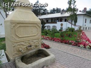[P15] Fântâna episcopului Filaret (1784, restaurată în 2015) - Arhiepiscopia Râmnicului.  » foto by tata123 🔱
 - 
<span class="allrVoted glyphicon glyphicon-heart hidden" id="av796211"></span>
<a class="m-l-10 hidden" id="sv796211" onclick="voting_Foto_DelVot(,796211,21115)" role="button">șterge vot <span class="glyphicon glyphicon-remove"></span></a>
<a id="v9796211" class=" c-red"  onclick="voting_Foto_SetVot(796211)" role="button"><span class="glyphicon glyphicon-heart-empty"></span> <b>LIKE</b> = Votează poza</a> <img class="hidden"  id="f796211W9" src="/imagini/loader.gif" border="0" /><span class="AjErrMes hidden" id="e796211ErM"></span>