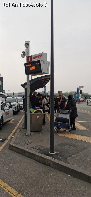 [P37] Aeroportul Bergamo. Statia de plecare pentru autobuzul 1 care duce in Bergamo. » foto by ⭐ValentinB_88⭐
 - 
<span class="allrVoted glyphicon glyphicon-heart hidden" id="av1422977"></span>
<a class="m-l-10 hidden" id="sv1422977" onclick="voting_Foto_DelVot(,1422977,21152)" role="button">șterge vot <span class="glyphicon glyphicon-remove"></span></a>
<a id="v91422977" class=" c-red"  onclick="voting_Foto_SetVot(1422977)" role="button"><span class="glyphicon glyphicon-heart-empty"></span> <b>LIKE</b> = Votează poza</a> <img class="hidden"  id="f1422977W9" src="/imagini/loader.gif" border="0" /><span class="AjErrMes hidden" id="e1422977ErM"></span>