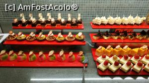 [P50] <strong>Royal Seginus Hotel - restaurantul principal</strong> » foto by elenaadina
 - 
<span class="allrVoted glyphicon glyphicon-heart hidden" id="av1336253"></span>
<a class="m-l-10 hidden" id="sv1336253" onclick="voting_Foto_DelVot(,1336253,21199)" role="button">șterge vot <span class="glyphicon glyphicon-remove"></span></a>
<a id="v91336253" class=" c-red"  onclick="voting_Foto_SetVot(1336253)" role="button"><span class="glyphicon glyphicon-heart-empty"></span> <b>LIKE</b> = Votează poza</a> <img class="hidden"  id="f1336253W9" src="/imagini/loader.gif" border="0" /><span class="AjErrMes hidden" id="e1336253ErM"></span>