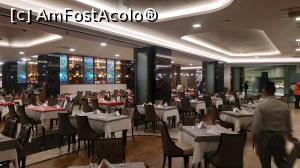 [P60] <strong>Royal Seginus Hotel - restaurantul principal</strong> » foto by elenaadina
 - 
<span class="allrVoted glyphicon glyphicon-heart hidden" id="av1336263"></span>
<a class="m-l-10 hidden" id="sv1336263" onclick="voting_Foto_DelVot(,1336263,21199)" role="button">șterge vot <span class="glyphicon glyphicon-remove"></span></a>
<a id="v91336263" class=" c-red"  onclick="voting_Foto_SetVot(1336263)" role="button"><span class="glyphicon glyphicon-heart-empty"></span> <b>LIKE</b> = Votează poza</a> <img class="hidden"  id="f1336263W9" src="/imagini/loader.gif" border="0" /><span class="AjErrMes hidden" id="e1336263ErM"></span>