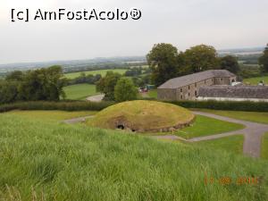 [P01] Newgrange - Mormântul tumular de la Newgrange, singurul în care turiștii au acces în interior.  » foto by iulianic
 - 
<span class="allrVoted glyphicon glyphicon-heart hidden" id="av805197"></span>
<a class="m-l-10 hidden" id="sv805197" onclick="voting_Foto_DelVot(,805197,21212)" role="button">șterge vot <span class="glyphicon glyphicon-remove"></span></a>
<a id="v9805197" class=" c-red"  onclick="voting_Foto_SetVot(805197)" role="button"><span class="glyphicon glyphicon-heart-empty"></span> <b>LIKE</b> = Votează poza</a> <img class="hidden"  id="f805197W9" src="/imagini/loader.gif" border="0" /><span class="AjErrMes hidden" id="e805197ErM"></span>