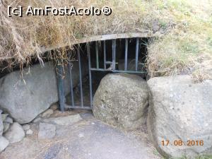 [P05] Newgrange - Necropola megalitică. Accesul nu este permis chiar peste tot.  » foto by iulianic
 - 
<span class="allrVoted glyphicon glyphicon-heart hidden" id="av805203"></span>
<a class="m-l-10 hidden" id="sv805203" onclick="voting_Foto_DelVot(,805203,21212)" role="button">șterge vot <span class="glyphicon glyphicon-remove"></span></a>
<a id="v9805203" class=" c-red"  onclick="voting_Foto_SetVot(805203)" role="button"><span class="glyphicon glyphicon-heart-empty"></span> <b>LIKE</b> = Votează poza</a> <img class="hidden"  id="f805203W9" src="/imagini/loader.gif" border="0" /><span class="AjErrMes hidden" id="e805203ErM"></span>