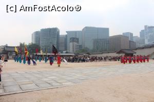 [P03] Seul, Palatul Gyeongbok, Schimbarea gărzii are loc pe un fundal de turnuri, nu de tunuri » foto by mprofeanu
 - 
<span class="allrVoted glyphicon glyphicon-heart hidden" id="av805249"></span>
<a class="m-l-10 hidden" id="sv805249" onclick="voting_Foto_DelVot(,805249,21214)" role="button">șterge vot <span class="glyphicon glyphicon-remove"></span></a>
<a id="v9805249" class=" c-red"  onclick="voting_Foto_SetVot(805249)" role="button"><span class="glyphicon glyphicon-heart-empty"></span> <b>LIKE</b> = Votează poza</a> <img class="hidden"  id="f805249W9" src="/imagini/loader.gif" border="0" /><span class="AjErrMes hidden" id="e805249ErM"></span>