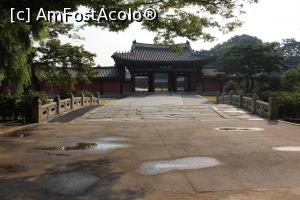 [P02] Seul, Palatul Changdeok, Poarta Jinseon, a doua poartă și Podul Geumcheon de la intrarea în palat » foto by mprofeanu
 - 
<span class="allrVoted glyphicon glyphicon-heart hidden" id="av811168"></span>
<a class="m-l-10 hidden" id="sv811168" onclick="voting_Foto_DelVot(,811168,21214)" role="button">șterge vot <span class="glyphicon glyphicon-remove"></span></a>
<a id="v9811168" class=" c-red"  onclick="voting_Foto_SetVot(811168)" role="button"><span class="glyphicon glyphicon-heart-empty"></span> <b>LIKE</b> = Votează poza</a> <img class="hidden"  id="f811168W9" src="/imagini/loader.gif" border="0" /><span class="AjErrMes hidden" id="e811168ErM"></span>