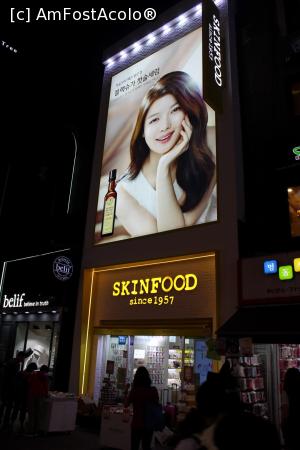 [P49] Seul, Myeong-dong, Magazine de firmă » foto by mprofeanu
 - 
<span class="allrVoted glyphicon glyphicon-heart hidden" id="av845989"></span>
<a class="m-l-10 hidden" id="sv845989" onclick="voting_Foto_DelVot(,845989,21214)" role="button">șterge vot <span class="glyphicon glyphicon-remove"></span></a>
<a id="v9845989" class=" c-red"  onclick="voting_Foto_SetVot(845989)" role="button"><span class="glyphicon glyphicon-heart-empty"></span> <b>LIKE</b> = Votează poza</a> <img class="hidden"  id="f845989W9" src="/imagini/loader.gif" border="0" /><span class="AjErrMes hidden" id="e845989ErM"></span>